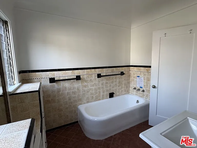 326 N La Jolla Ave — Photo 32