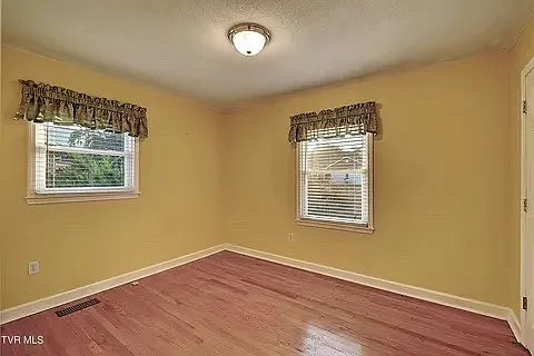 129 Camelot Ct — Photo 7