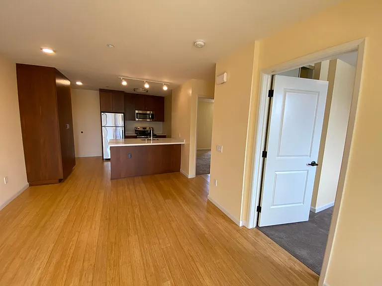 Addison Arts Apartments — Photo 12