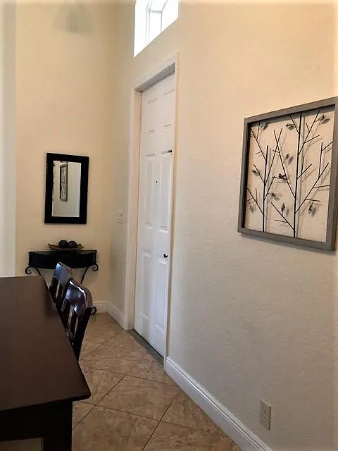5 bed, 3.0 bath, 2003 sqft, $2,500 — Photo 2