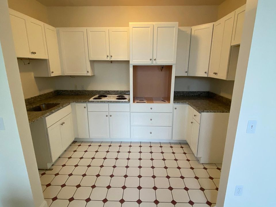 *Stainless steel appliances being installed week of 5/18