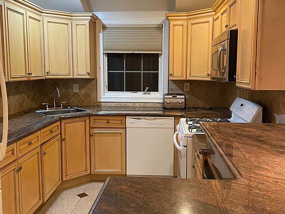 5th image of 7201 267street Glen Oaks Floor 2