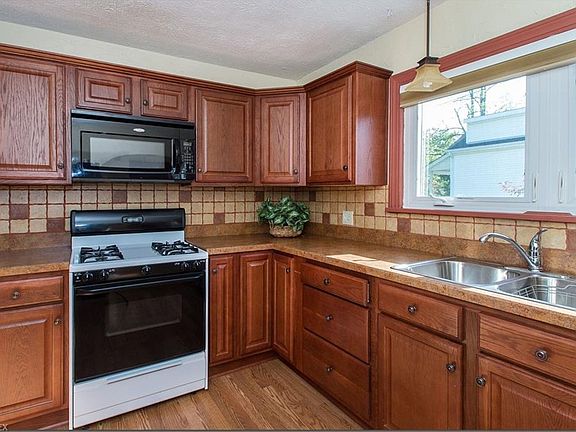 4th image of 41489 Northwood St