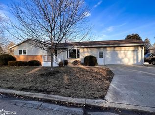 106 N Oak St, Lake Mills, IA 50450
