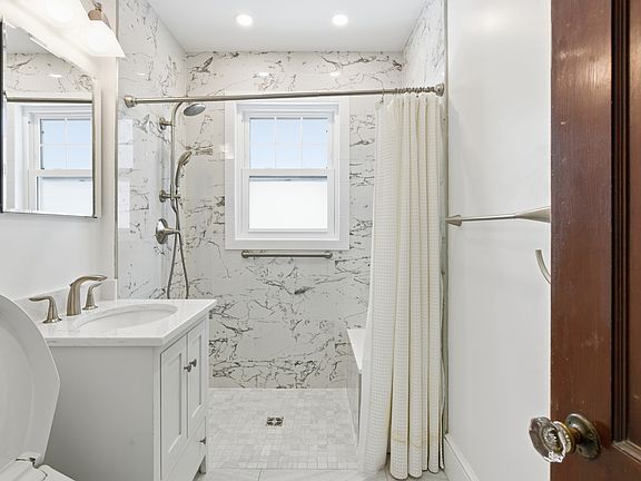 5th image of 7 Clyde Rd #1