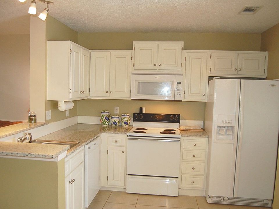 2nd image of 1209 Meadow Park Ln
