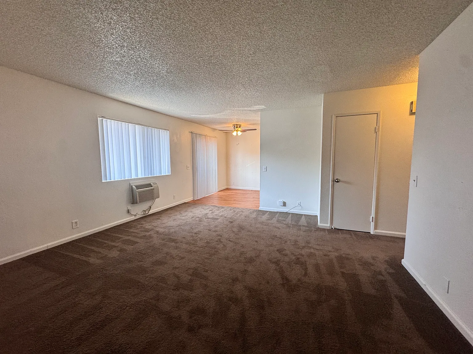 2 bed, 850 sqft, $2,080 — Photo 2