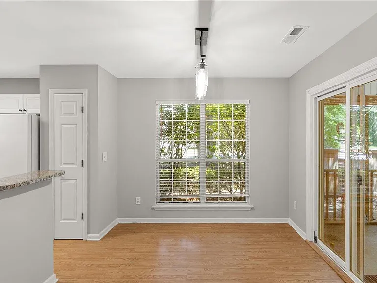 3250 Morningdale Dr — Photo 10