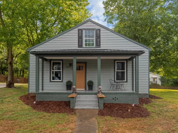 301 W Hill Ave S, Hillsborough, NC 27278