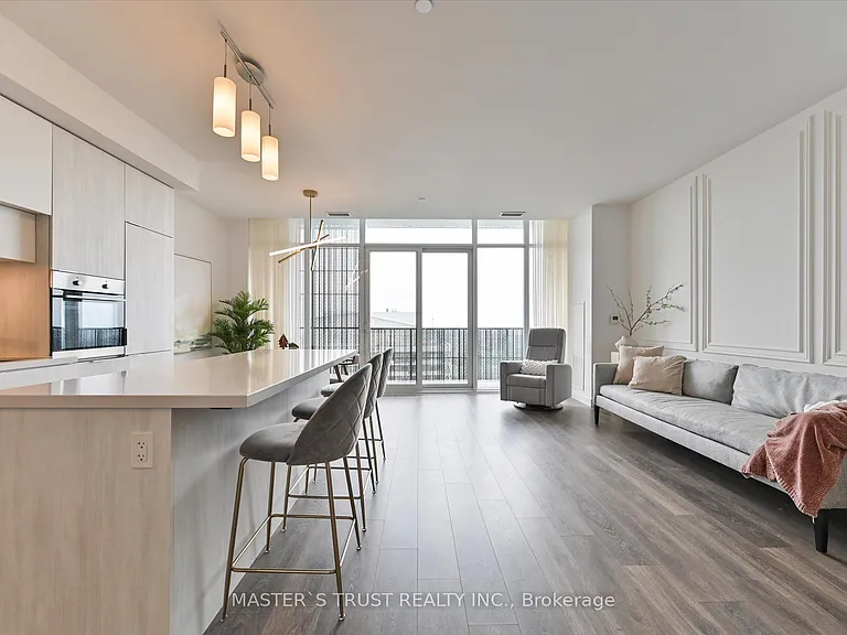8 Eglinton Ave E #Penthouse 5801 — Photo 5