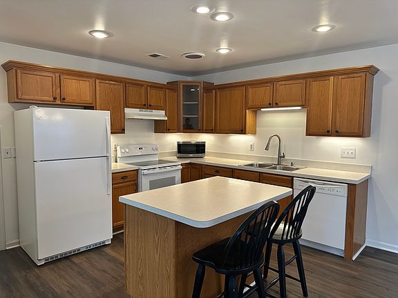 2nd image of 1025 Pinoak Dr