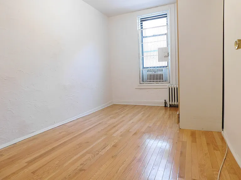 302 E 94th St #2D — Photo 3