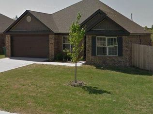 204 E Laurel Ave, Rogers, AR 72758