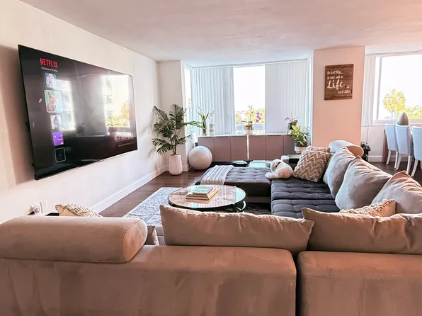 644 Island Way APT 405, Clearwater, FL 33767