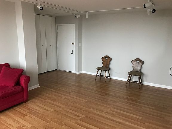 4th image of 4315 W Ford City Dr #502