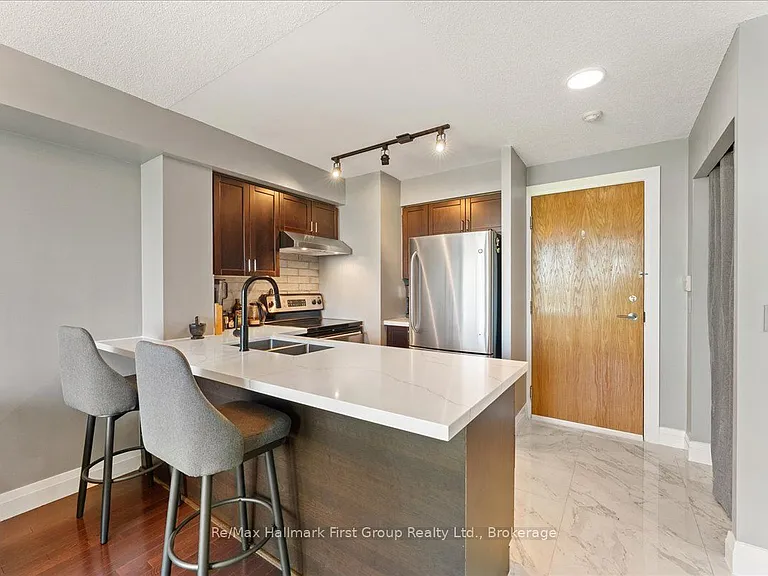 340 Watson St W #416 — Photo 3