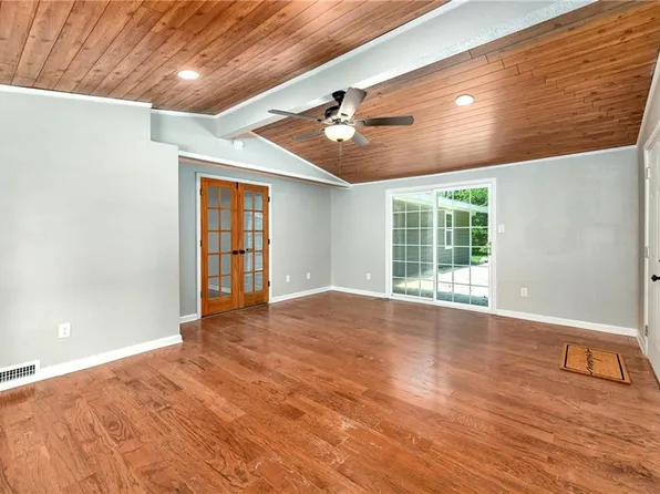 7132 Parallel Pkwy, Kansas City, KS 66112