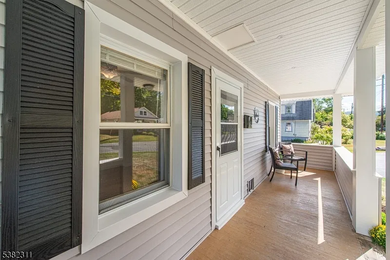 2 bed, 1.0 bath, $2,450 — Photo 3