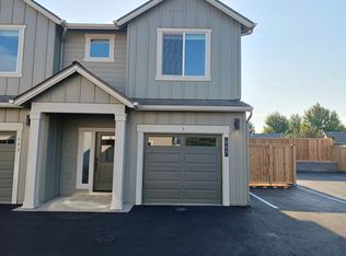 443 SW 27th St #3, Redmond, OR 97756