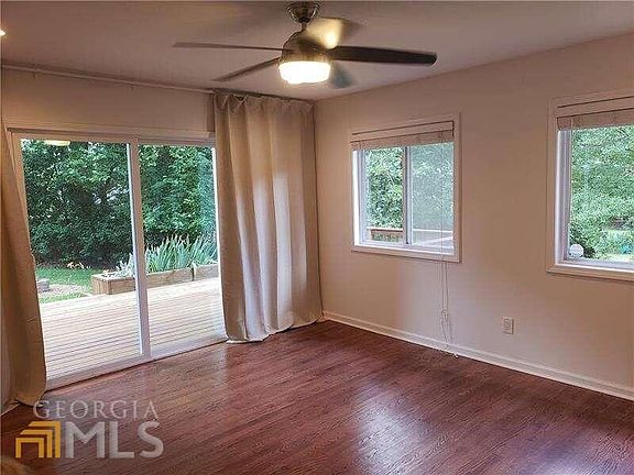 4th image of 972 McLinden Ave SE