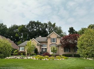 8272 Brookstone Ln, Clarkston, MI 48348