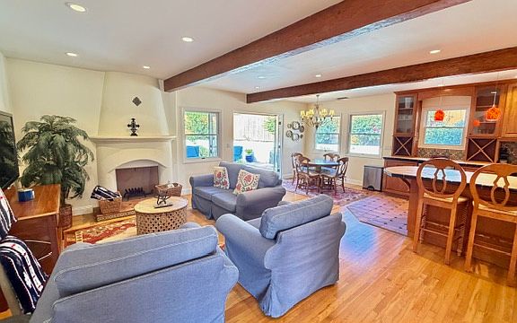 2nd image of 10 Wade Ct