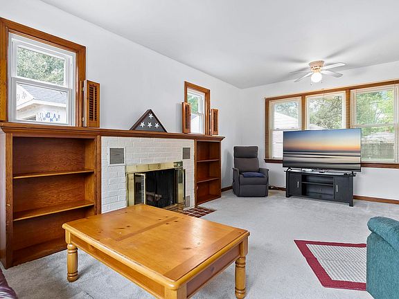 3rd image of 1542 E Beardsley Ave