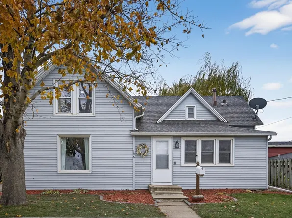 106 5th St NE, Stewartville, MN 55976