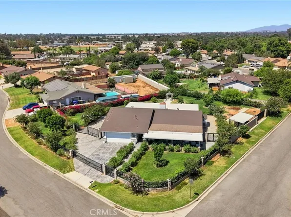 8326 Saddle Creek Dr, Riverside, CA 92509