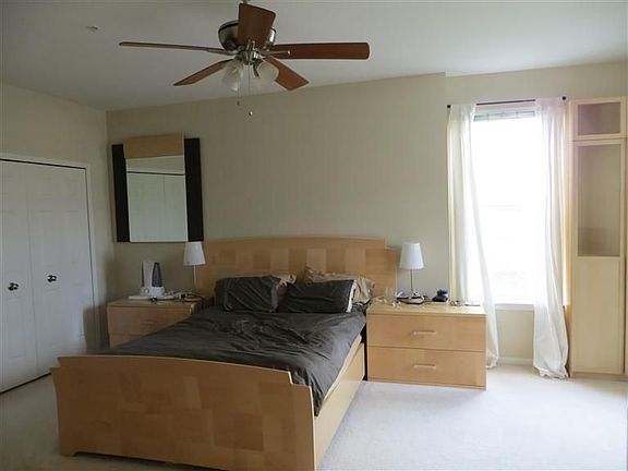 4th image of 840 W Summerfield Gln
