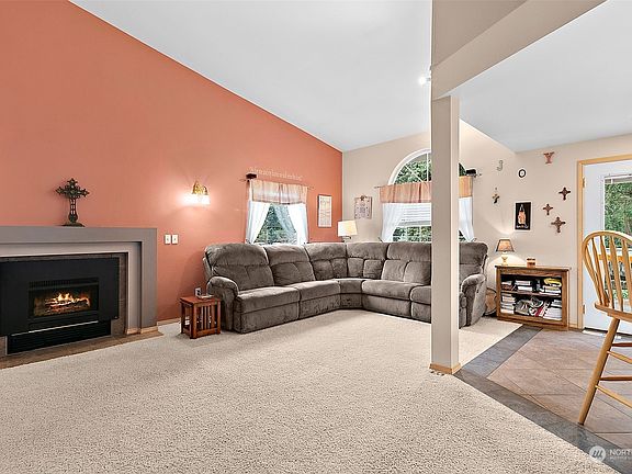 3rd image of 11807 209th Avenue Ct E