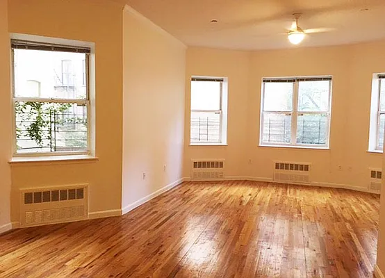 Rented by Warburg | media 23
