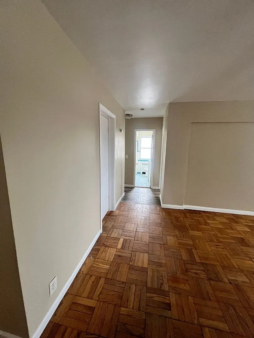 5300 Reading Road — Photo 3