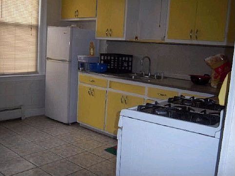 5th image of 152 Carlton Ave