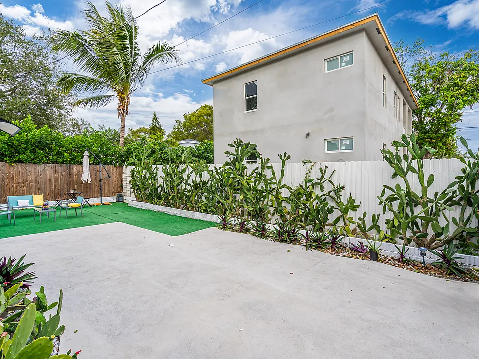 519 NW 52nd St
