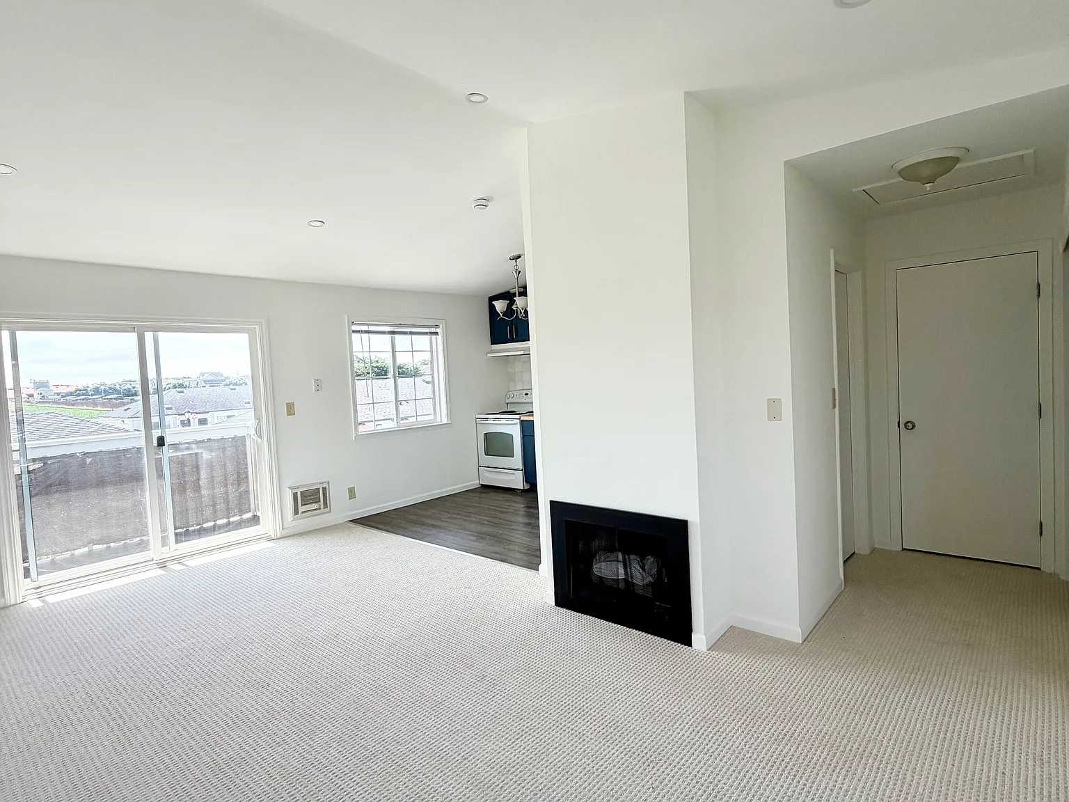 Studio, 460 sqft, $2,300 — Photo 3