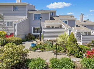 702 Golf Dr #702, East Haven, CT 06512