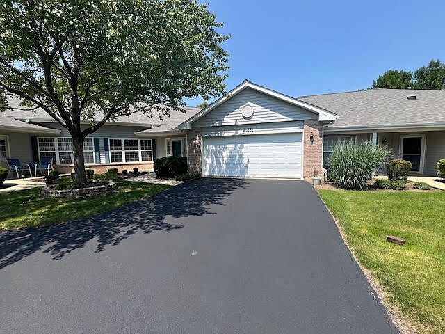 21351 W Silktree Cir