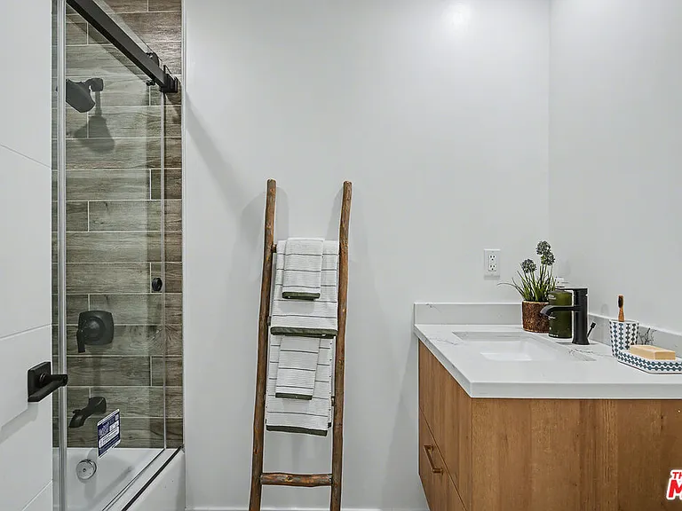 4026 Baywood St — Photo 13