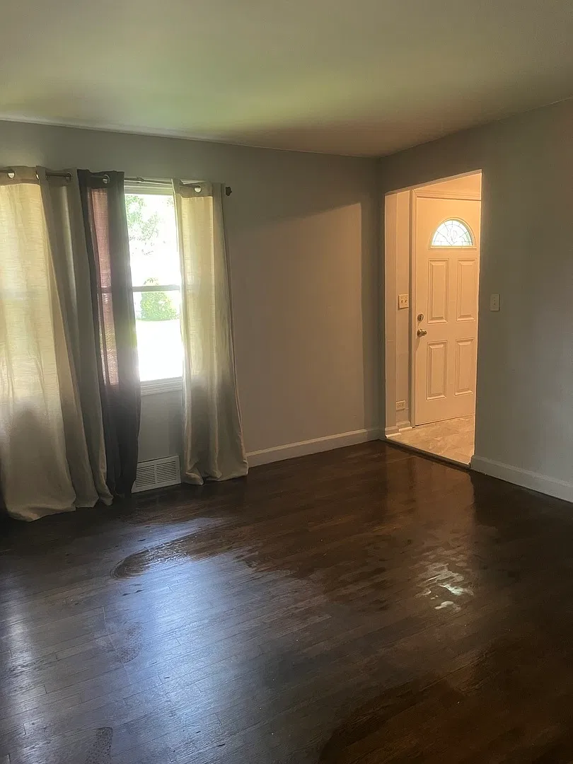 4 bed, $2,500 — Photo 3