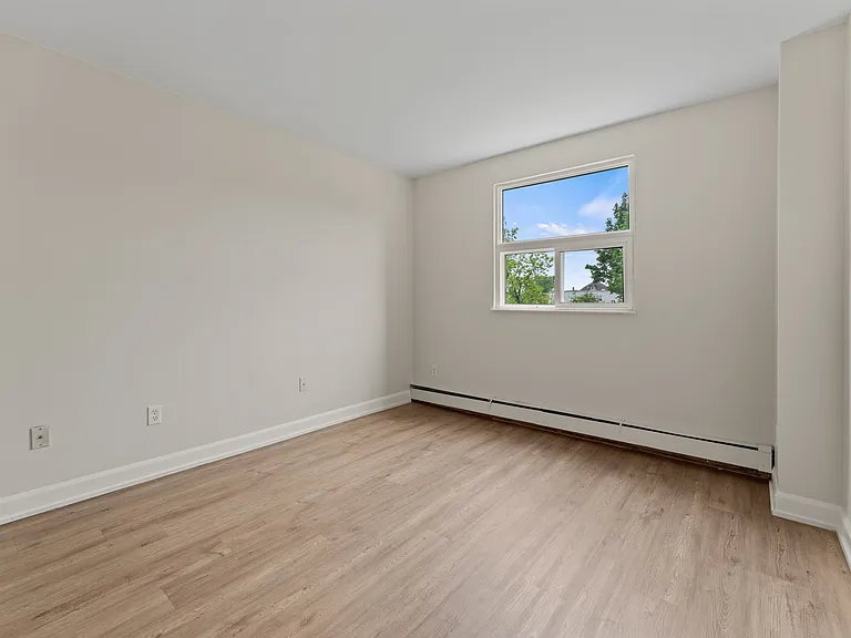 149 Henry St — Photo 15