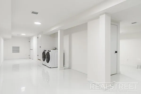 Rented by Real Street Inc | media 7