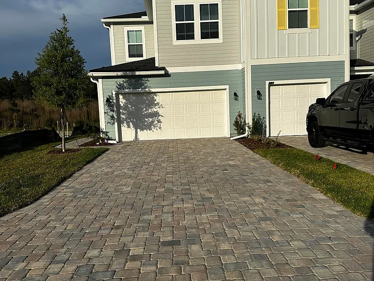 545 Brandon Lakes Dr — Photo 1