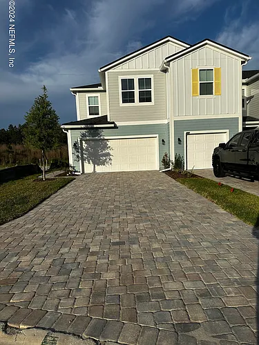 545 Brandon Lakes Dr Photo 1