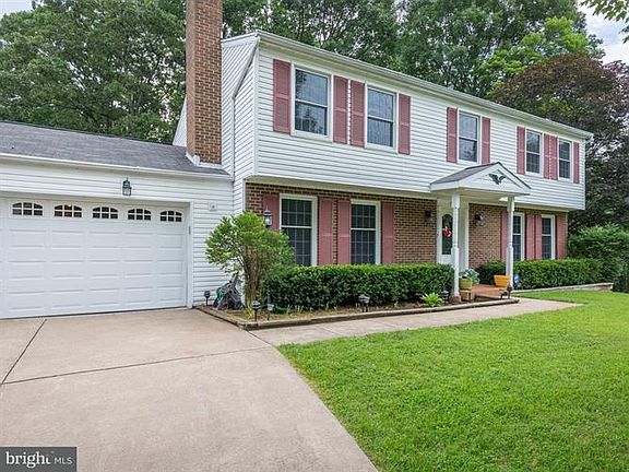2nd image of 15815 Edgewood Dr