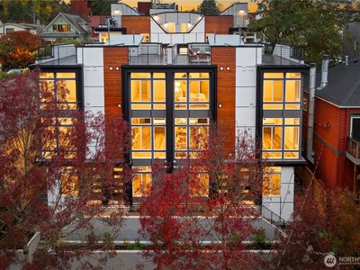 918 A N 35th Street, Seattle, WA, 98103