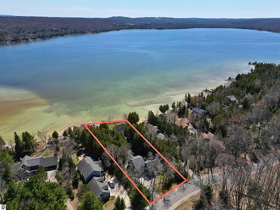 2nd image of 708 E Sugar Bay Ln