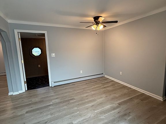 4th image of 22 Hunters Ln #1