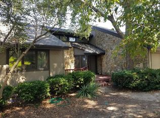 222 NW Locust St, Lees Summit, MO 64064