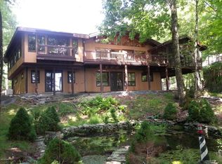224 Fawn Lake Dr, Hawley, PA 18428